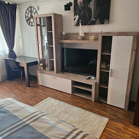 Garsoniera Dary Bloc G2Str Mihai Bravu Turnu Magurele Екстер'єр фото